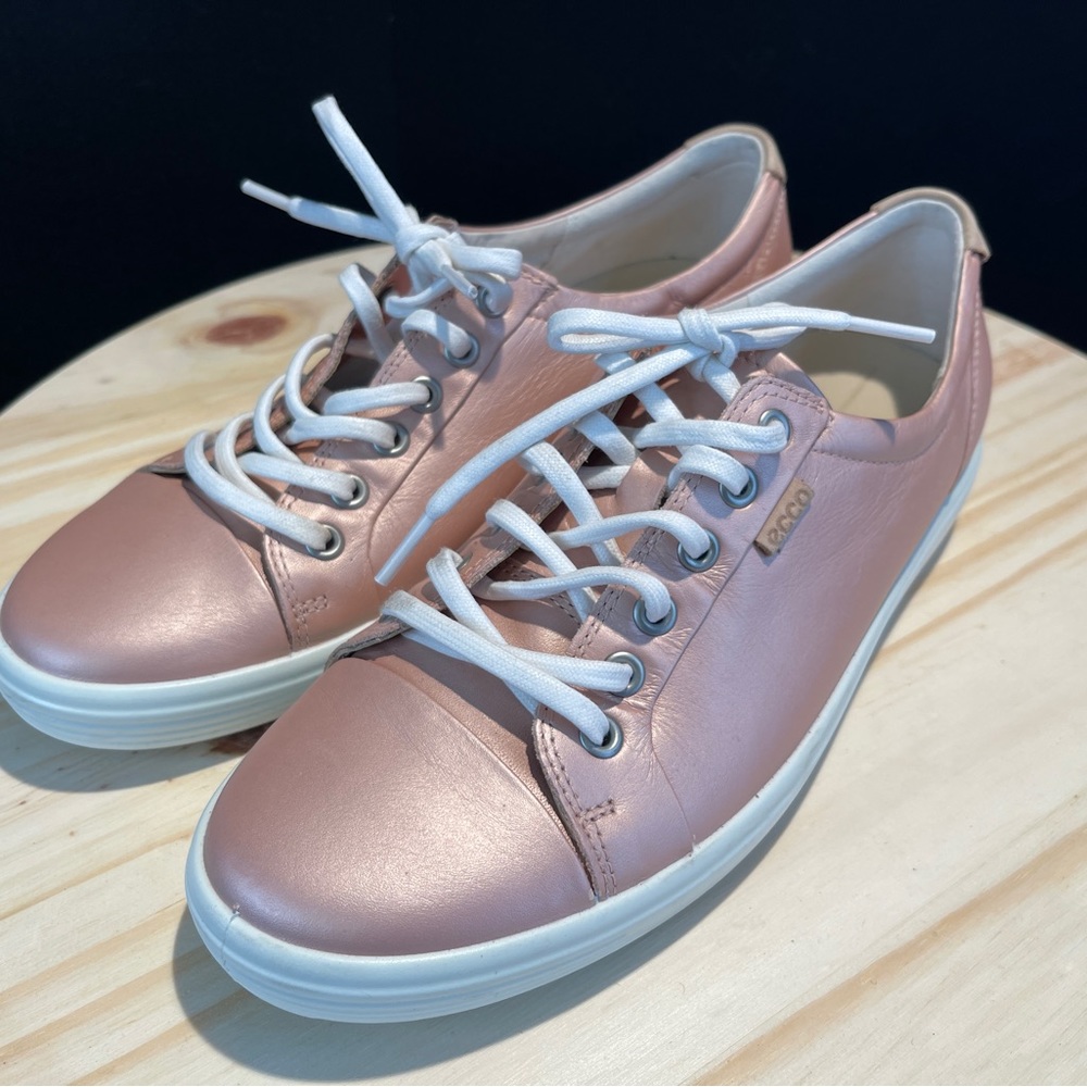 ECCO woman metalic rose gold snikers size eu 41 US 10 - Picture 2 of 14